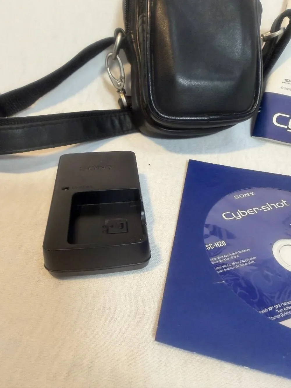 Sony Cyber-shot DSC-H20 Digital Camera Black 10.1MP 10x Zoom Bundle Case Memory